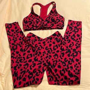 LICI FIT NEW MEDIUM scrunch bottom leggings and top